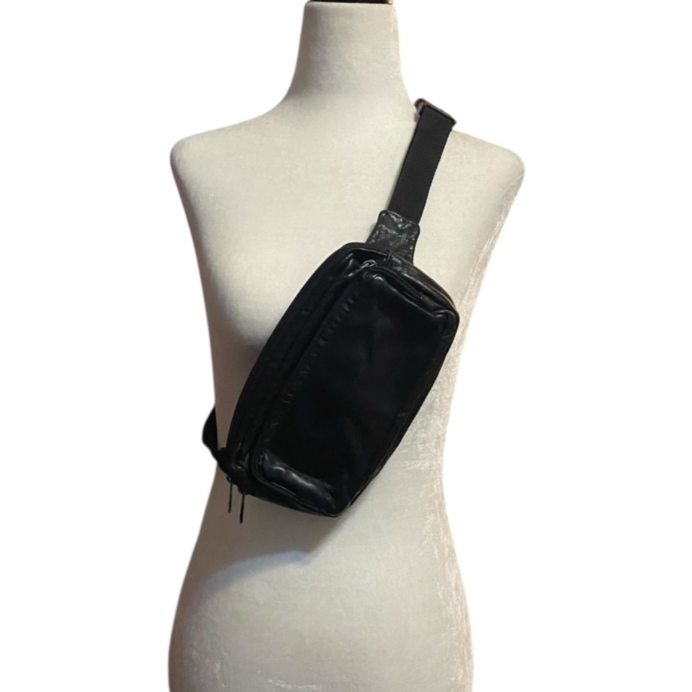 Vintage black leather Fanny pack. Unisex